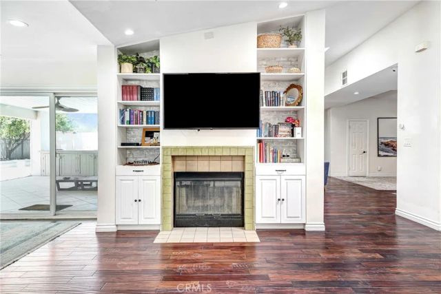 22450 Collins, Woodland Hills, CA 91367