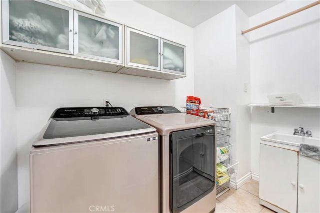 22450 Collins, Woodland Hills, CA 91367