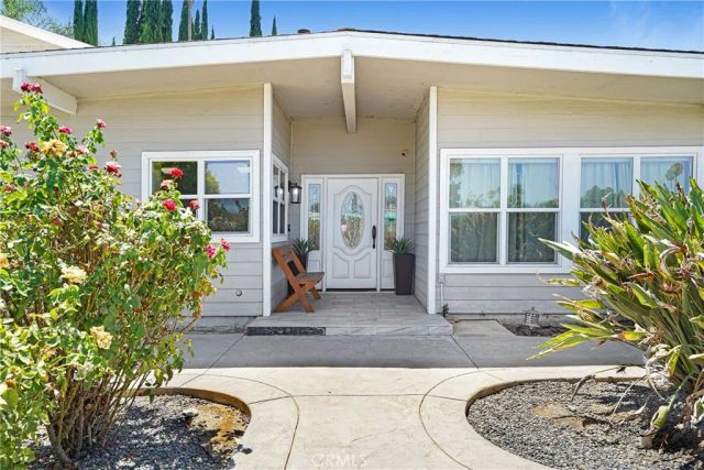 22450 Collins, Woodland Hills, CA 91367