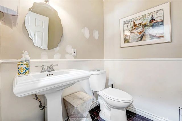 22450 Collins, Woodland Hills, CA 91367