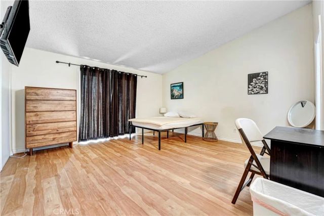 22450 Collins, Woodland Hills, CA 91367