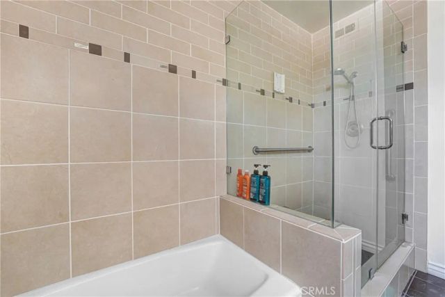 22450 Collins, Woodland Hills, CA 91367