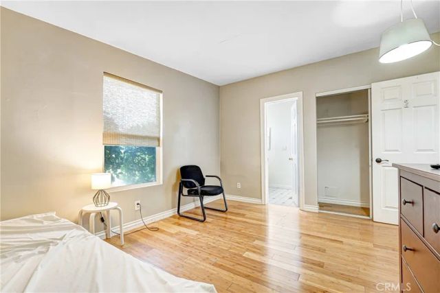 22450 Collins, Woodland Hills, CA 91367