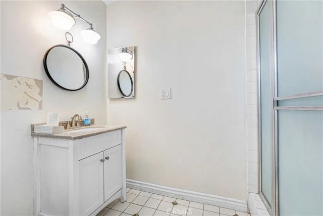22450 Collins, Woodland Hills, CA 91367