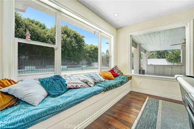 22450 Collins, Woodland Hills, CA 91367