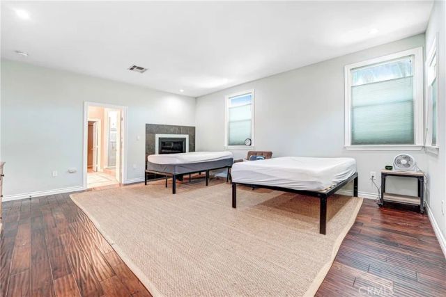22450 Collins, Woodland Hills, CA 91367
