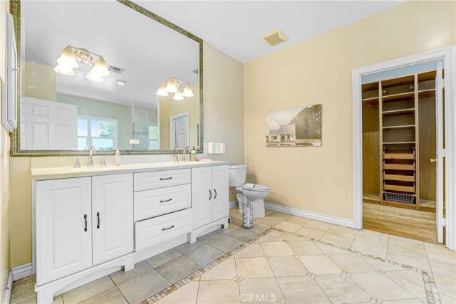 22450 Collins, Woodland Hills, CA 91367
