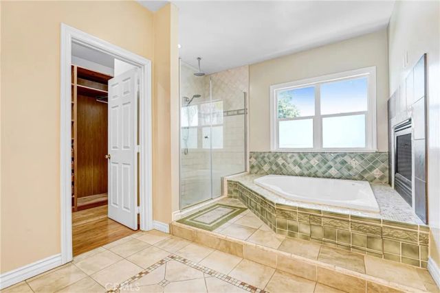22450 Collins, Woodland Hills, CA 91367