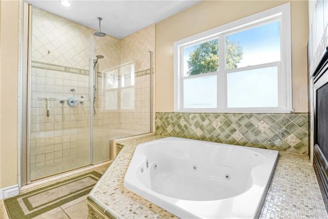 22450 Collins, Woodland Hills, CA 91367