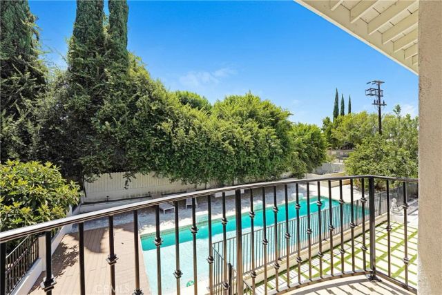 22450 Collins, Woodland Hills, CA 91367
