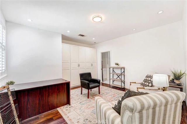 22450 Collins, Woodland Hills, CA 91367