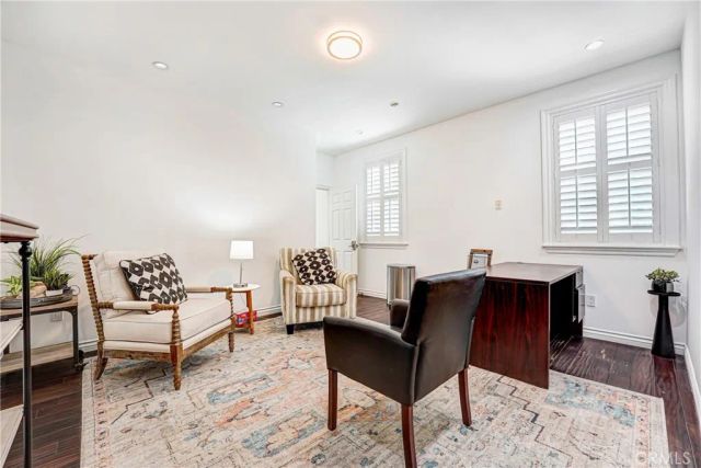 22450 Collins, Woodland Hills, CA 91367