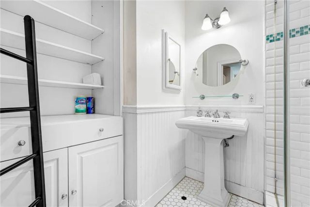 22450 Collins, Woodland Hills, CA 91367