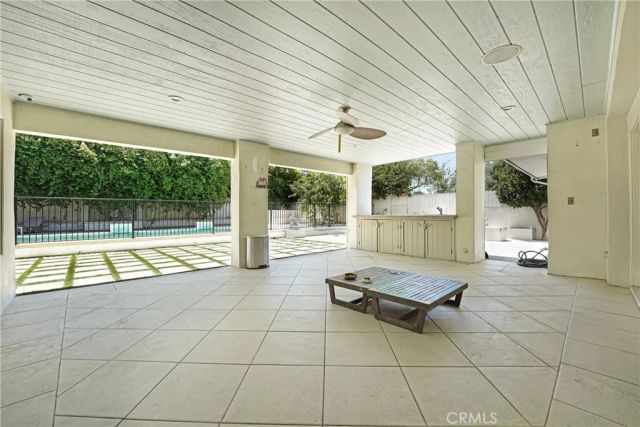 22450 Collins, Woodland Hills, CA 91367