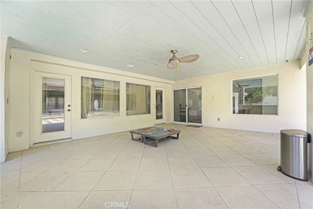 22450 Collins, Woodland Hills, CA 91367