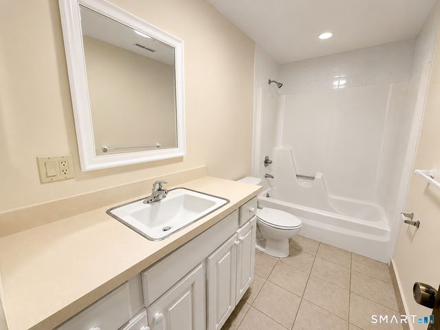 27 Harrison Street 11, Meriden, CT 06450