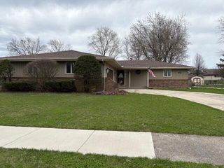 943 Pawnee Drive, Crown Point, IN 46307