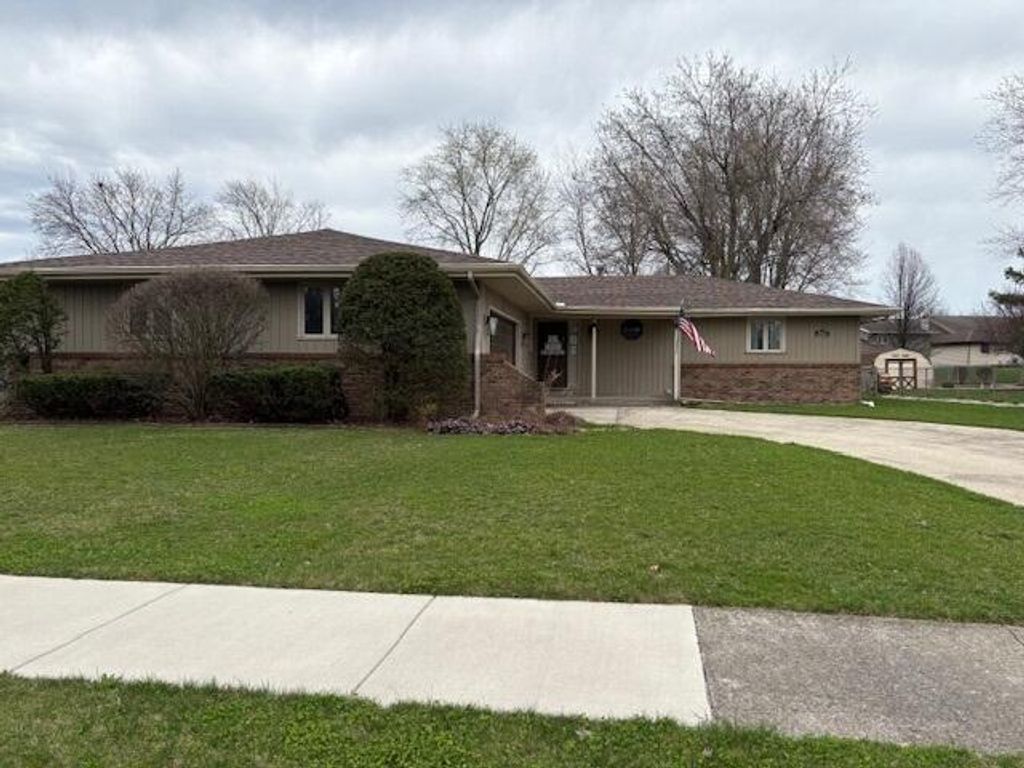 943 Pawnee Drive, Crown Point, IN 46307