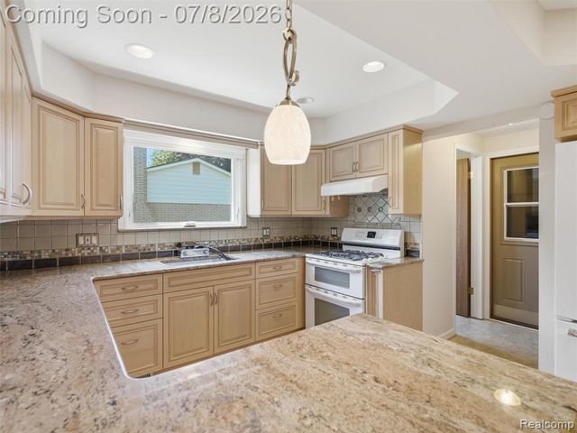 17268 Fitzgerald Street, Livonia, MI 48152