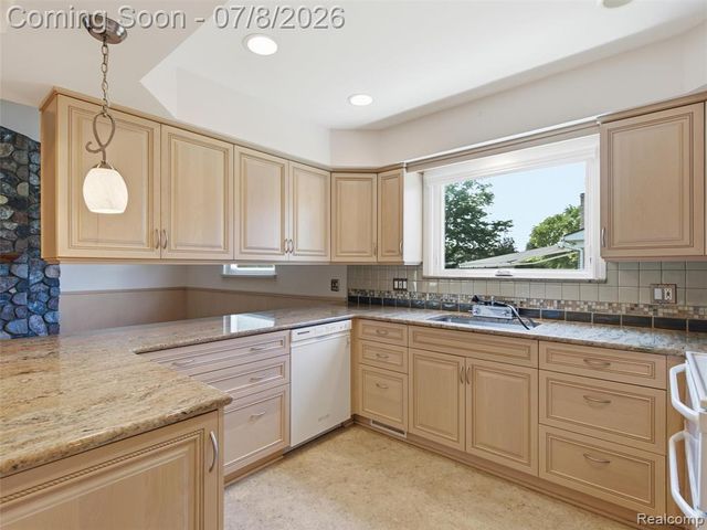 17268 Fitzgerald Street, Livonia, MI 48152