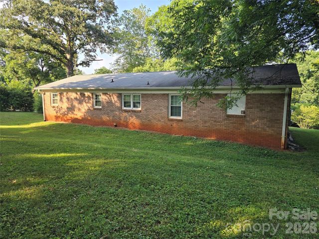 1108 2nd Street SE, Conover, NC 28613