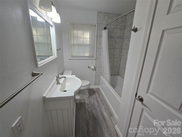 1108 2nd Street SE, Conover, NC 28613