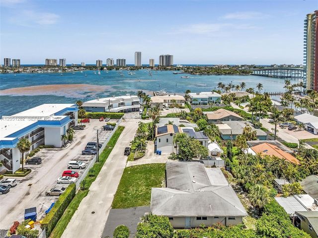 411 Wilma Circle, Riviera Beach, FL 33404