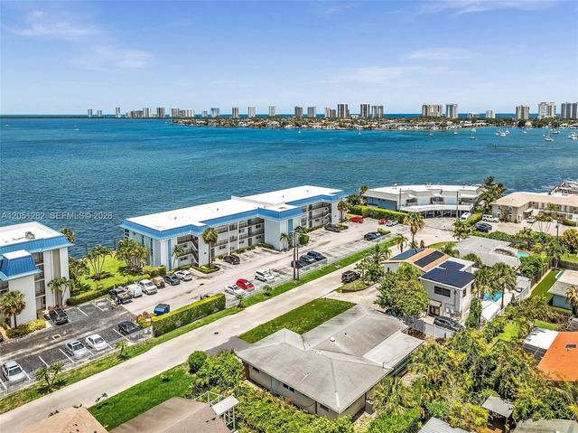411 Wilma Circle, Riviera Beach, FL 33404