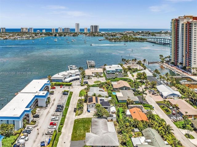 411 Wilma Circle, Riviera Beach, FL 33404