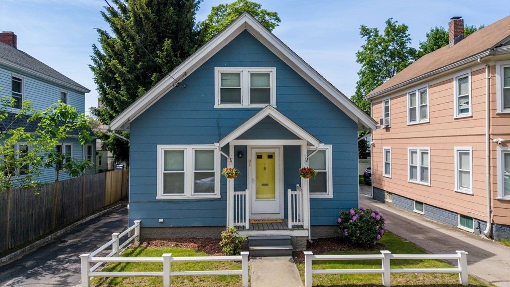 91 Garfield Ave, Providence, RI 02908