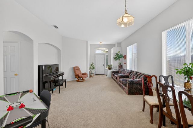 9042 Warmsprings St, Elk Grove, CA 95758