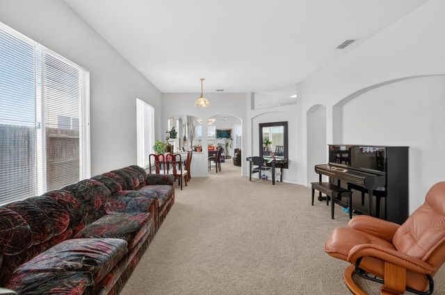 9042 Warmsprings St, Elk Grove, CA 95758