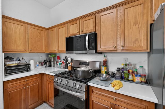 9042 Warmsprings St, Elk Grove, CA 95758