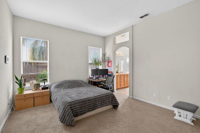 9042 Warmsprings St, Elk Grove, CA 95758