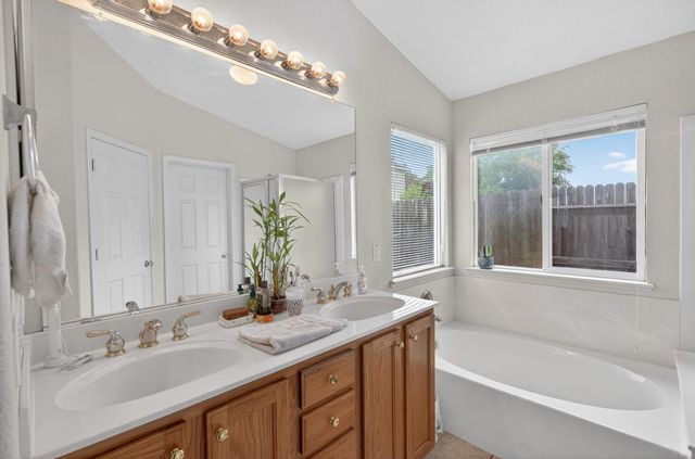 9042 Warmsprings St, Elk Grove, CA 95758