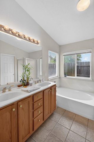9042 Warmsprings St, Elk Grove, CA 95758