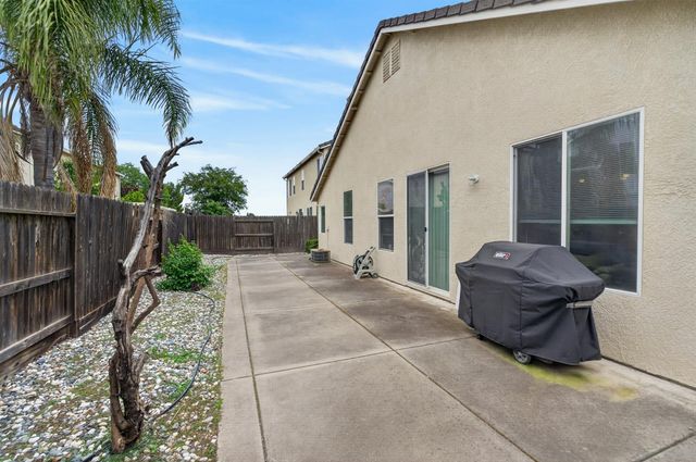 9042 Warmsprings St, Elk Grove, CA 95758