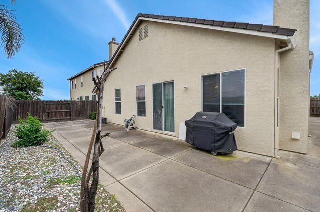 9042 Warmsprings St, Elk Grove, CA 95758