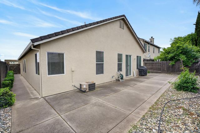 9042 Warmsprings St, Elk Grove, CA 95758