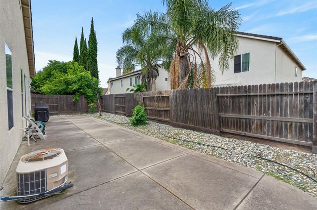 9042 Warmsprings St, Elk Grove, CA 95758