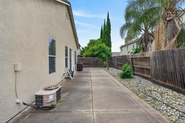 9042 Warmsprings St, Elk Grove, CA 95758