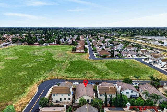 9042 Warmsprings St, Elk Grove, CA 95758
