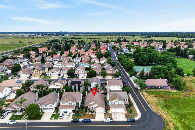9042 Warmsprings St, Elk Grove, CA 95758