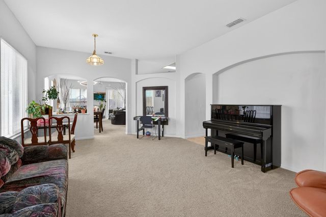 9042 Warmsprings St, Elk Grove, CA 95758
