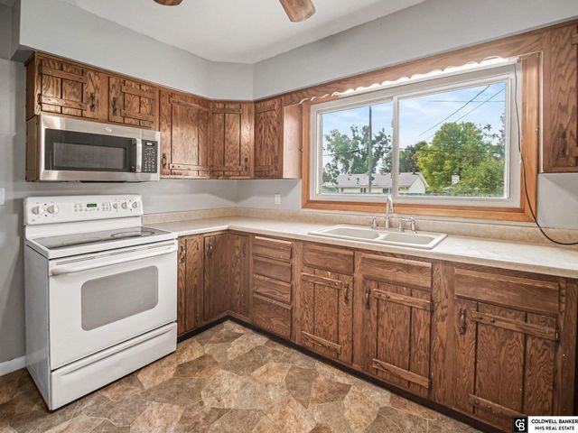 7839 Grover Street, Omaha, NE 68124