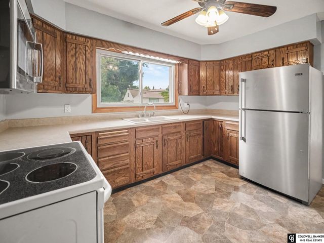 7839 Grover Street, Omaha, NE 68124