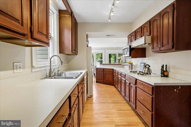 4211 INGOMAR ST NW, Washington, DC 20015