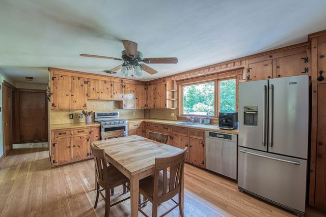 8 Central St, Stoughton, MA 02072