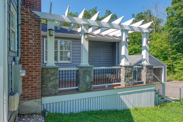 8 Central St, Stoughton, MA 02072