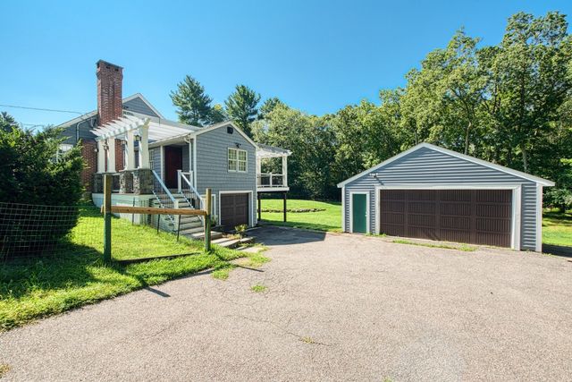 8 Central St, Stoughton, MA 02072